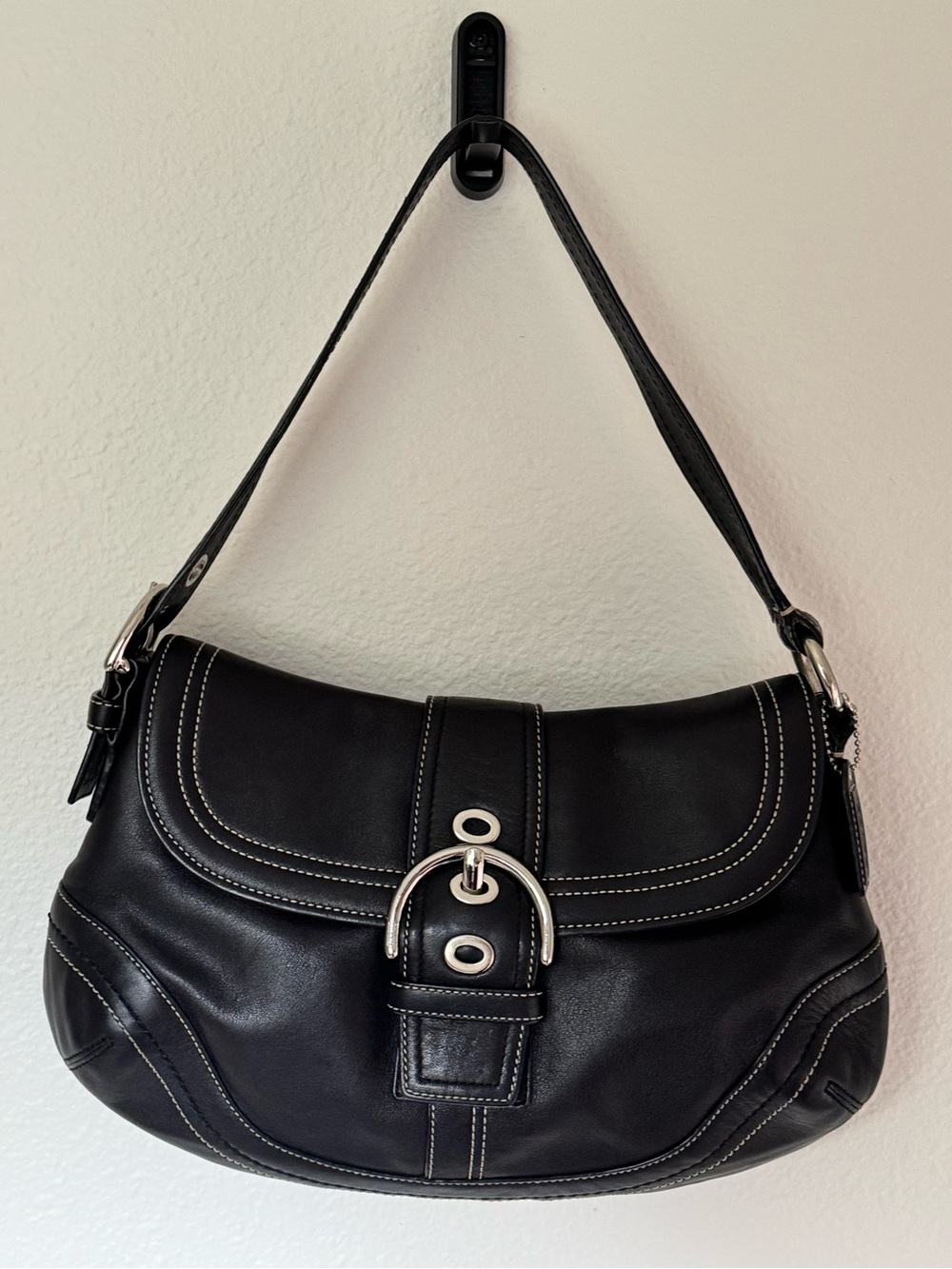 Vintage Coach Soho Buckle Shoulder Bag Black
Leather F10910 Y2K